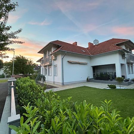 Villa Tara Buek Екстериор снимка